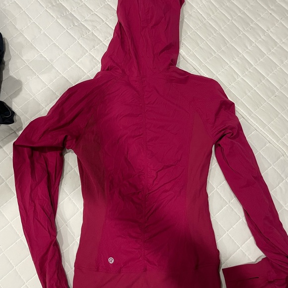 SOLD Lululemon Raspberry Reversible Jacket - Picture 2 of 3